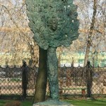 Памятник человеку-дереву