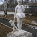 Памятник юному космонавту