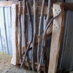 Садовая калитка из необрезной доски с ветками